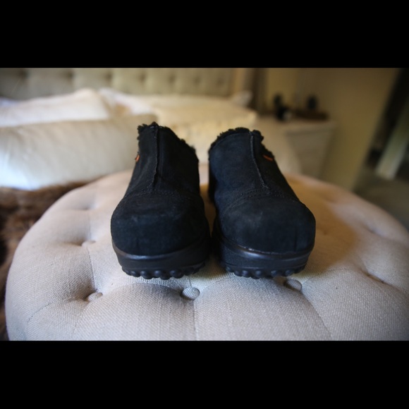 fran nubuck black clogs